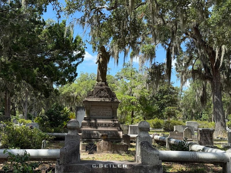 This Haunted Landmark Bonaventure Cemetery Savannah Georgia Draws Thousands - Decor Hint Diverse Cultural Sections