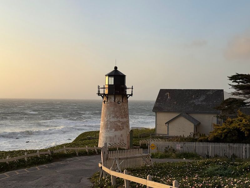 This Historic Lighthouse In California Hides One Of The Coolest Hostels In The US - Decor Hint How The Lighthouse Became A Unique Hostel Stay