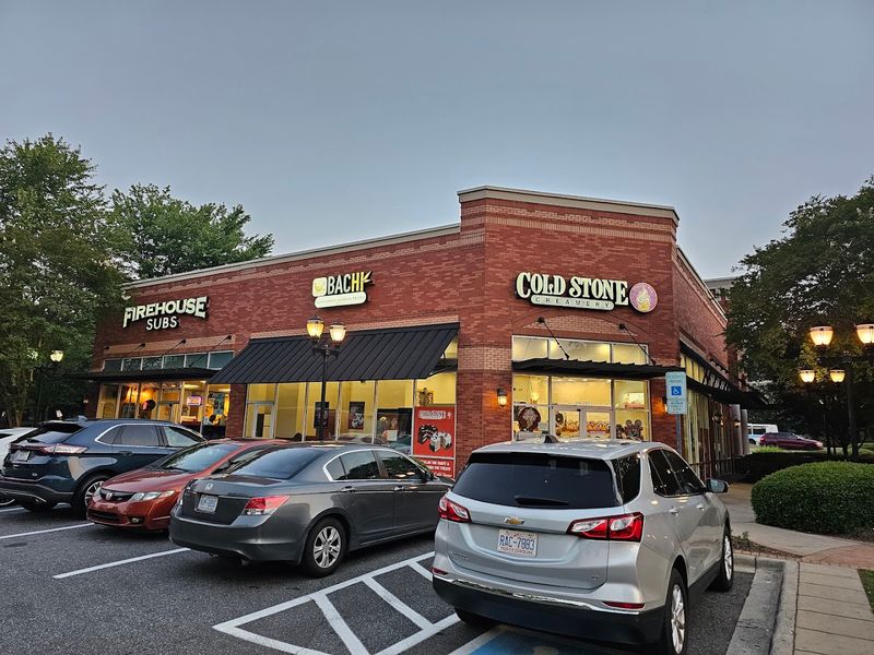 15 Ice Cream Shops In North Carolina Locals Love For A Sweet Treat - Decor Hint Cold Stone Creamery, Charlotte, NC