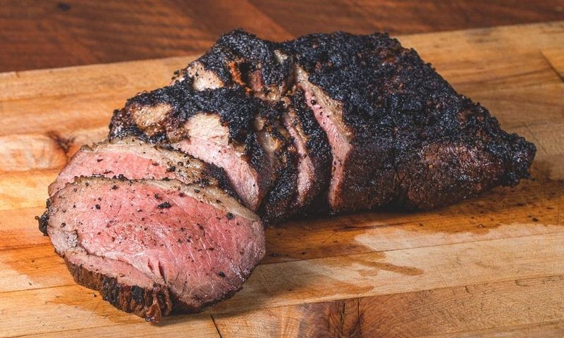 This Sacramento, California BBQ Spot Built A Loyal Following With Its Legendary Tri-Tip Plates - Decor Hint The Signature Tri-Tip That Started It All
