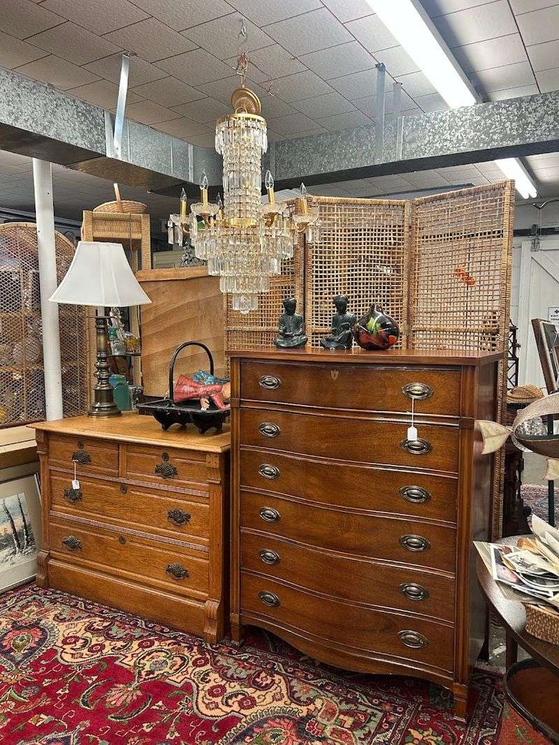 You Could Spend Hours Inside These North Carolina Vintage Markets And Still Feel Like You Missed Something - Decor Hint Tri-County Vintage & Consignment