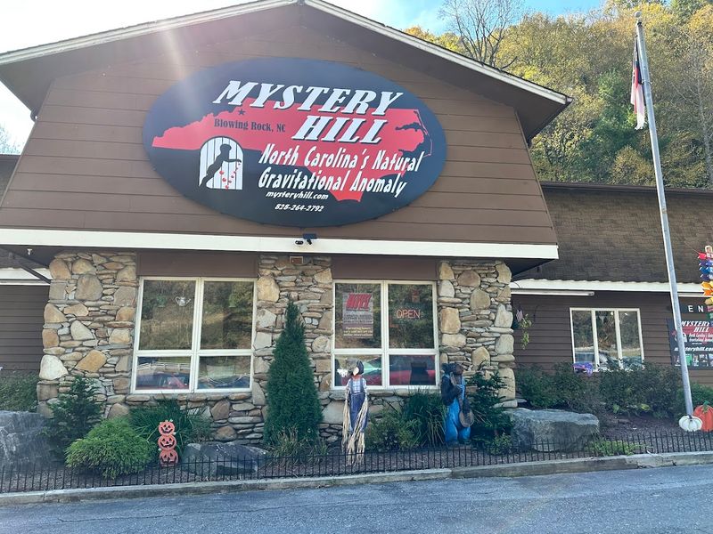 The Strange Side Of North Carolina That The Travel Guides Never Mention - Decor Hint Mystery Hill (Gravity Hill)