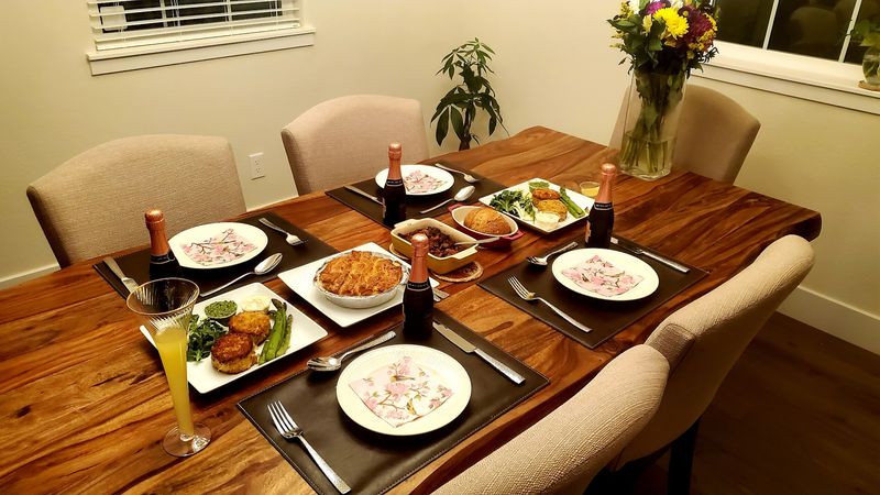 A Dining Room Built Around Intimacy