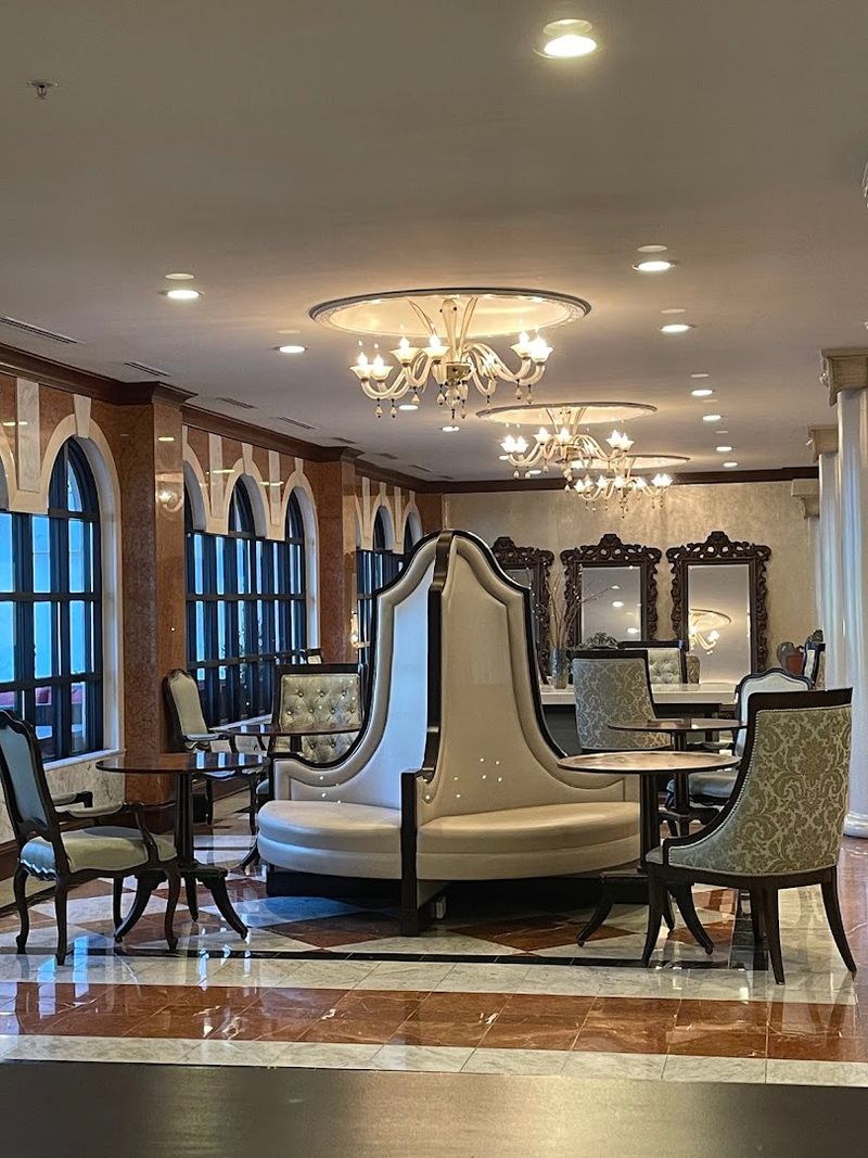 This North Carolina Italian Favorite Is So Popular, Even Reservations Feel Like A Win - Decor Hint The Atmosphere That Sets The Tone