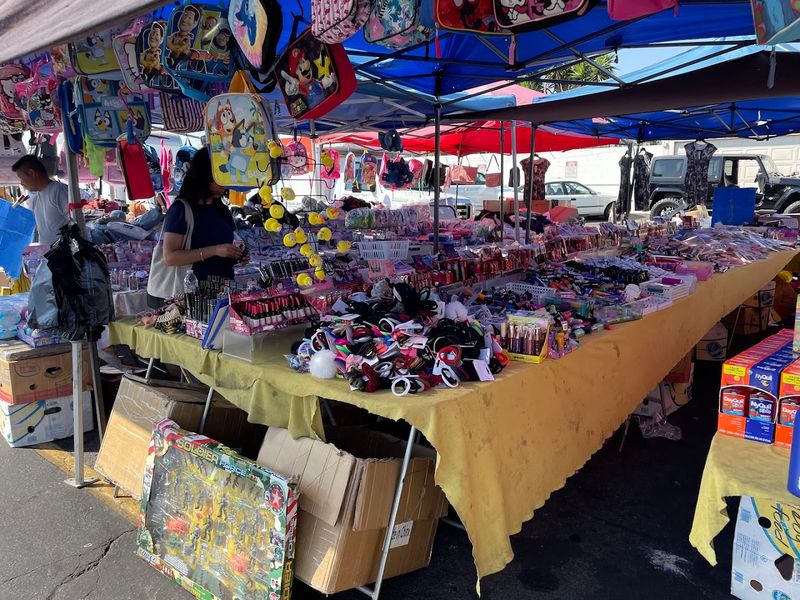 This 15-Acre California Flea Market Has Deals So Good, You'll Need A Bigger Car - Decor Hint Special Themed Days Make Every Visit Feel Fresh