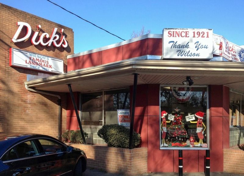 Dick's Hot Dog Stand, Wilson