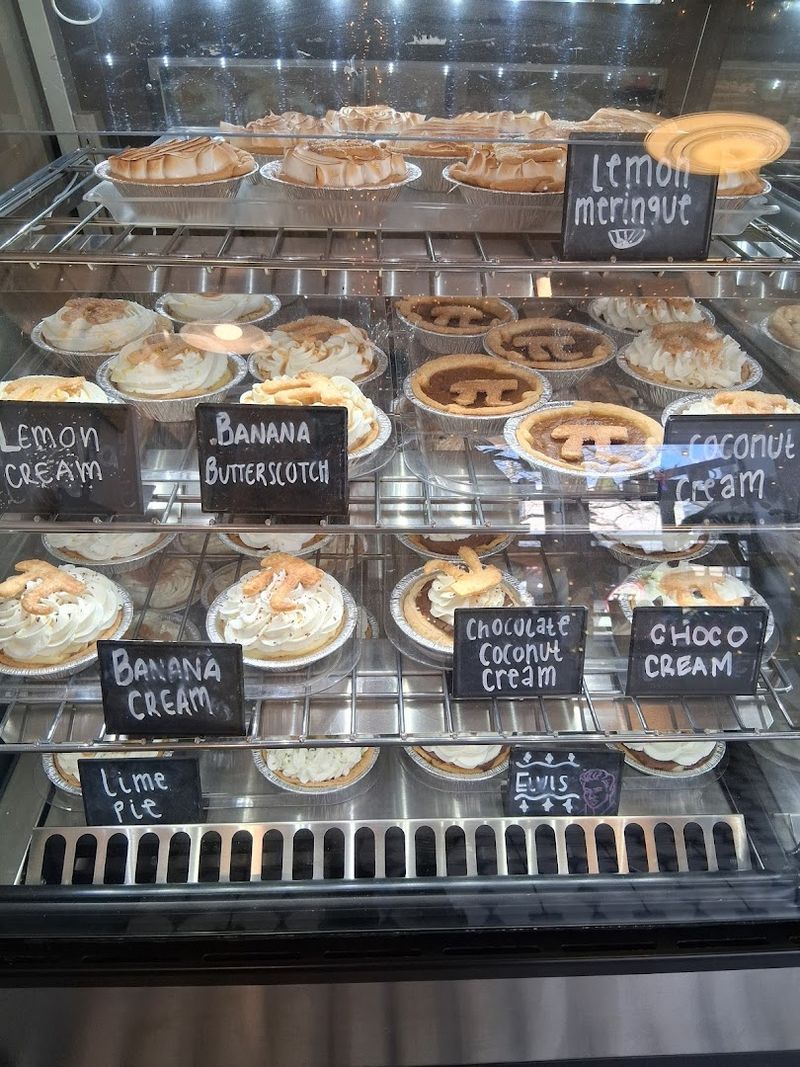 People Drive From All Over California To Eat At These Iconic Farm-To-Table Pies - Decor Hint Sweet And Savory Options That Cover Every Craving