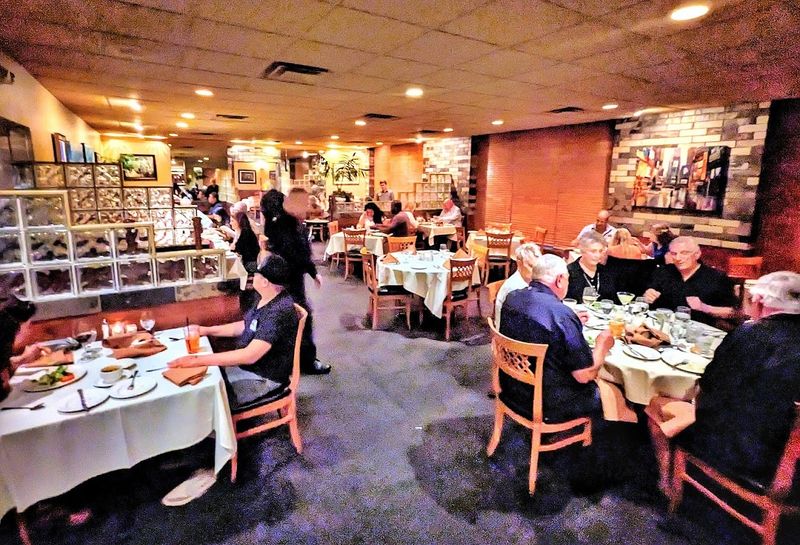 A Dining Room That Feels Familiar From The First Visit