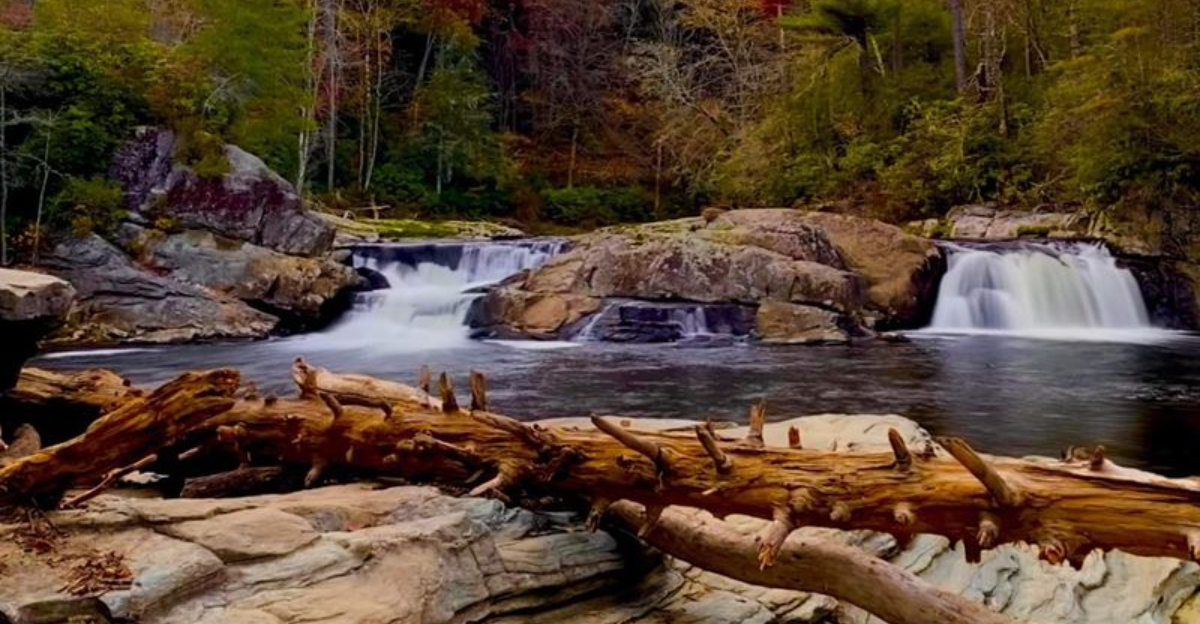The Most Breathtaking Waterfall In North Carolina You Need To See In Person 10 - Decor Hint