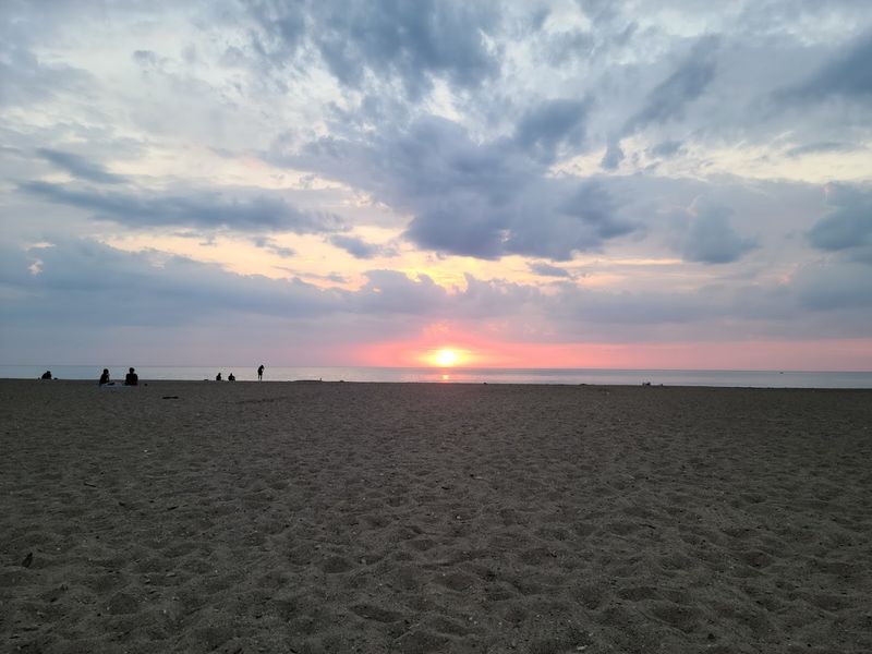 This Ohio Lake Beach Is So Peaceful You Will Forget The Rest Of The World Exists - Decor Hint Sunrise Here Is Worth The Early Alarm