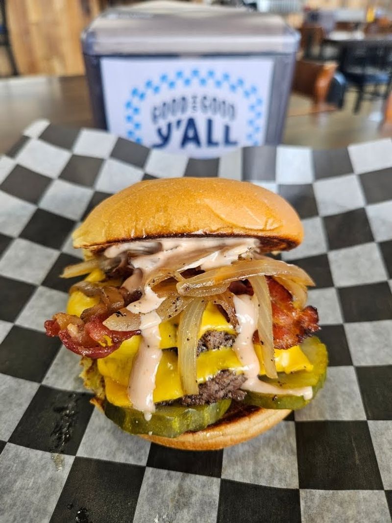 The North Carolina Burger Joints That Never Need Advertising Because The Lines Say Everything - Decor Hint Al's Burger Shack