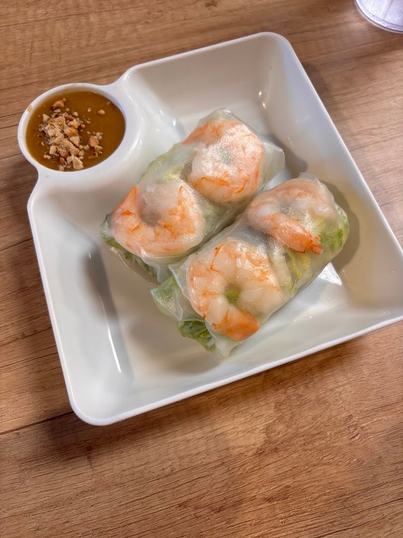 This North Carolina Restaurant Serves Shaking Beef You Won't Forget - Decor Hint One Visit Is All It Takes To Understand The Hype