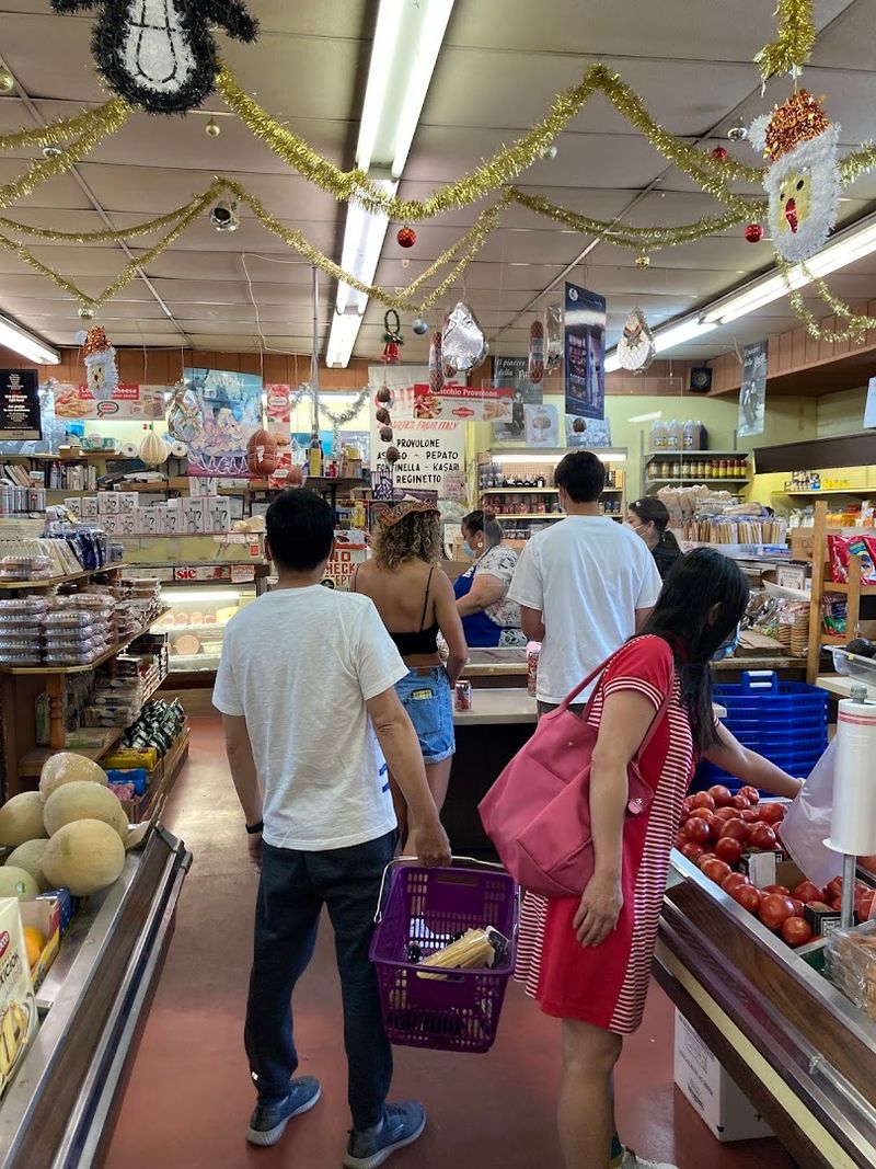 This Grocery In Pasadena, California Is Home To The Most Addictive Italian Sandwich - Decor Hint Why Arriving Early Matters