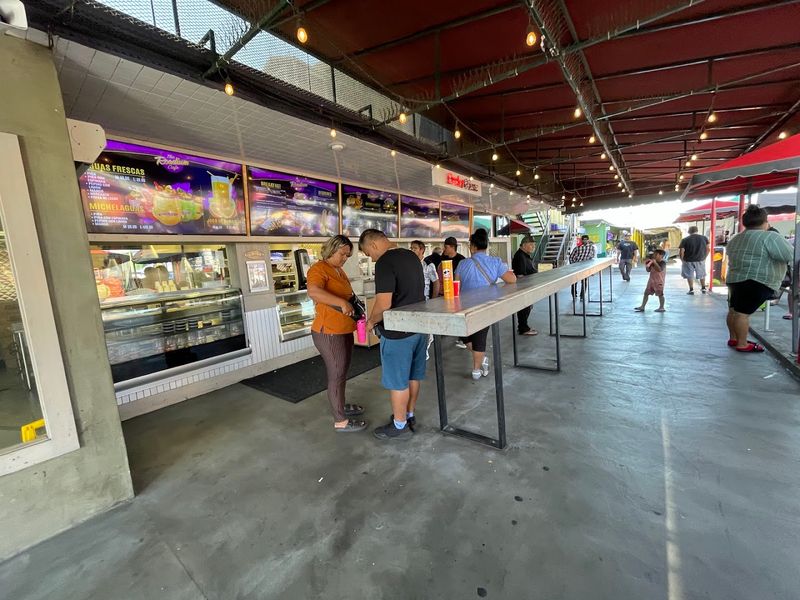 This 15-Acre California Flea Market Has Deals So Good, You'll Need A Bigger Car - Decor Hint The Family-Friendly Setup Makes It Easy To Bring Everyone