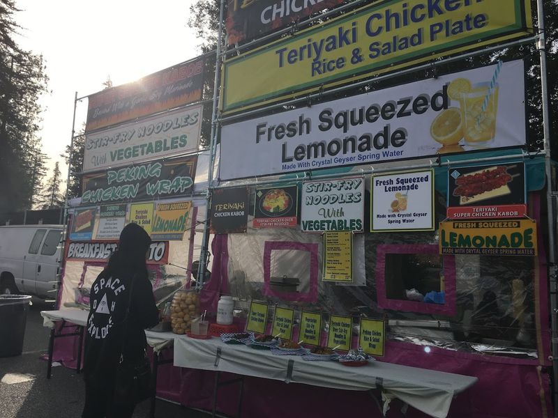 This Massive California Outdoor Market Is A Treasure Hunter's Dream - Decor Hint Food Trucks Keep Shoppers Fueled All Morning