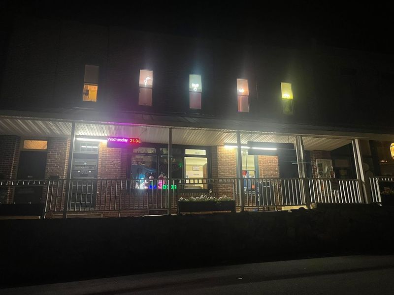 One North Carolina Spot Where Restaurant, Market, And Community Meet - Decor Hint Live Music That Fills The Whole Atmosphere