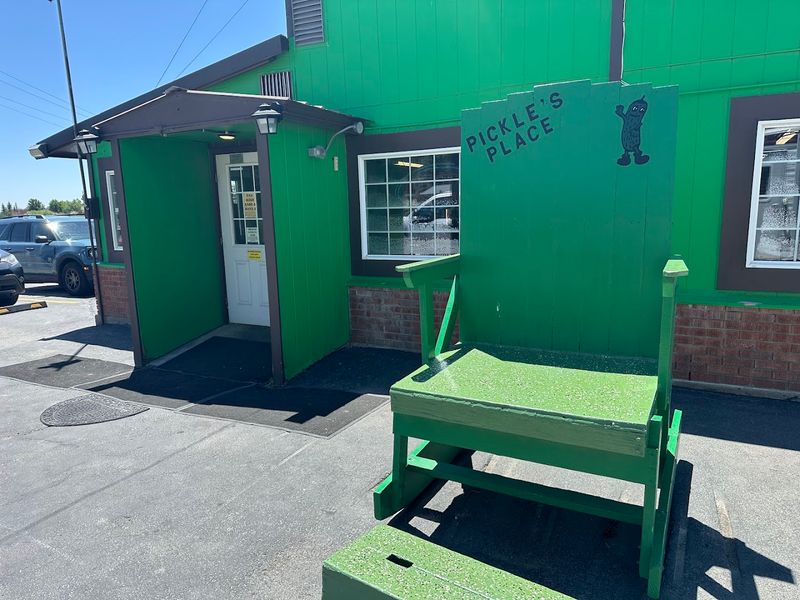 Pickle's Place, Arco