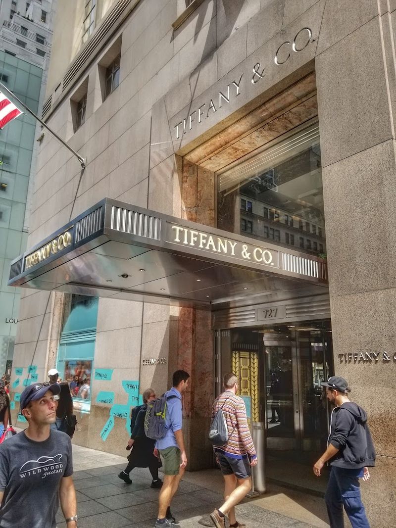 What Makes This New York Street One Of The Most Famous In The World - Decor Hint Luxury That Redefines First Impressions