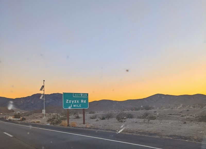 A Journey Down The Most Mysterious Highway In California - Decor Hint A Road That Leads Almost Nowhere