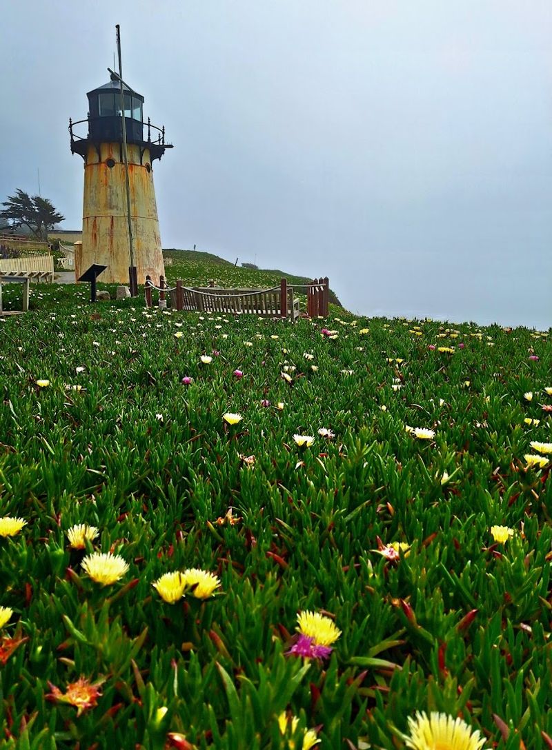 This Historic Lighthouse In California Hides One Of The Coolest Hostels In The US - Decor Hint Easy Coastal Trails Right Outside The Door