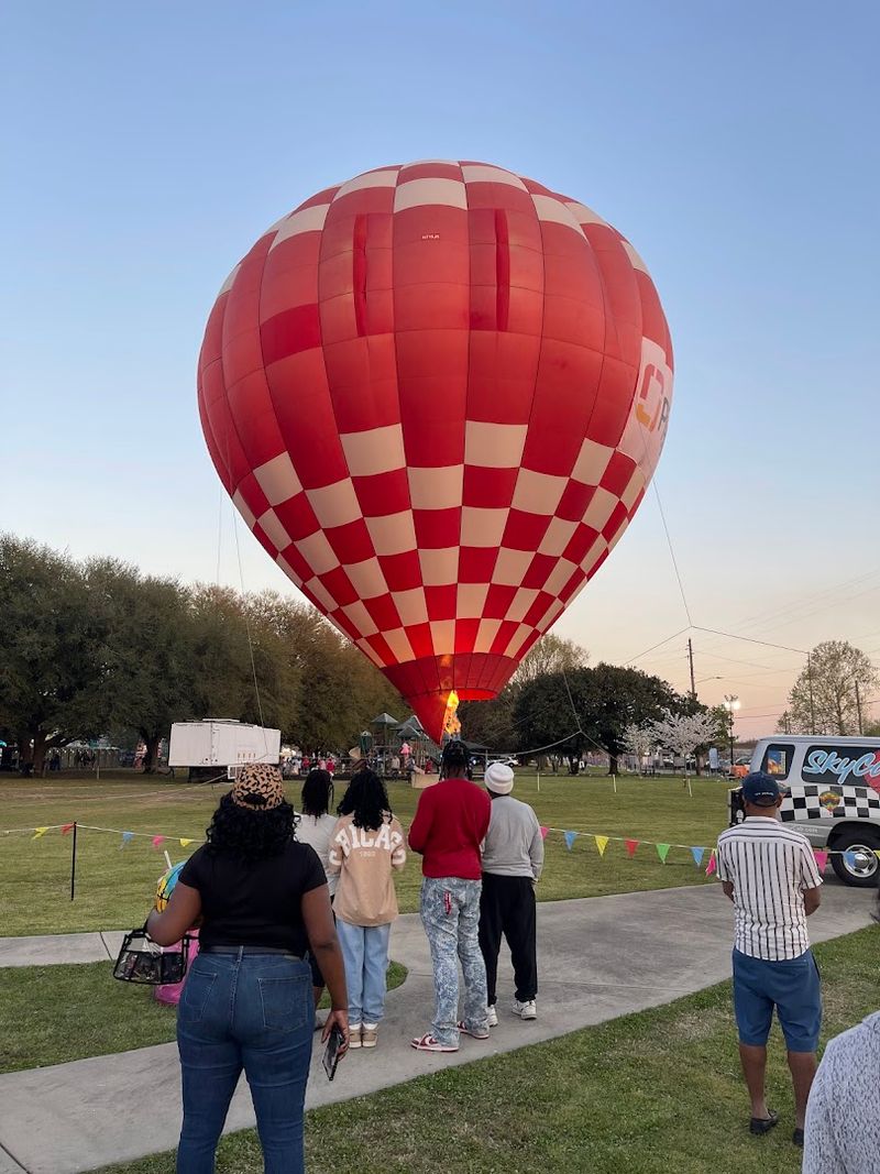 This Spring Cherry Blossom Festival In Macon, Georgia Is So Surreal, You'll Think You're In A Dream - Decor Hint Hot Air Balloon Extravaganza to Close the Festival