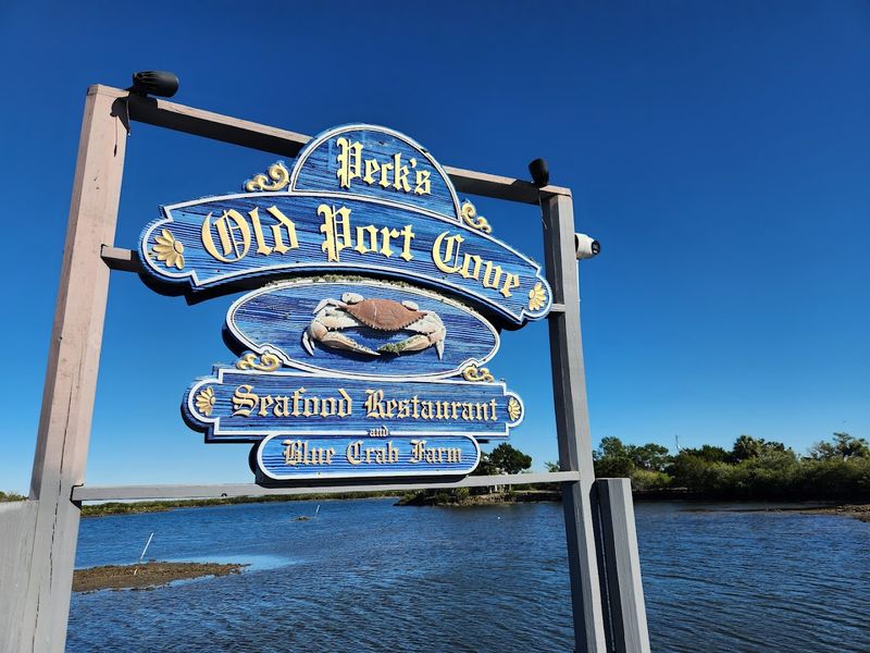14 Iconic Hidden Florida Spots Locals Refuse To Share - Decor Hint Peck's Old Port Cove, Crystal River
