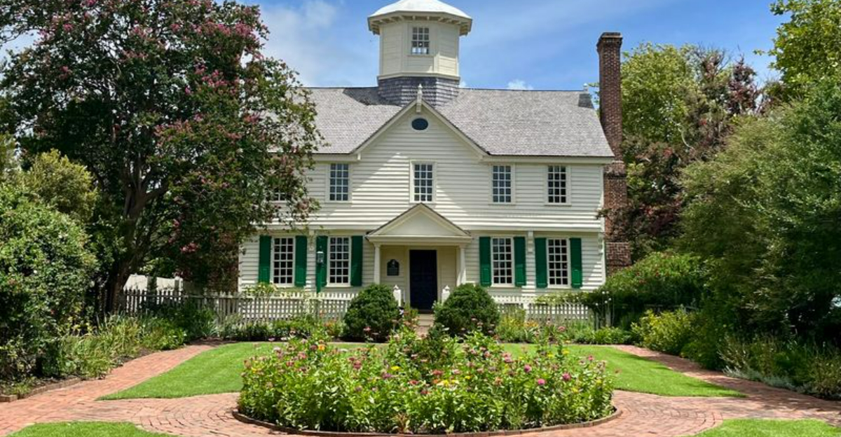 These Historic Homes In North Carolina Let You Step Inside The Past - Decor Hint