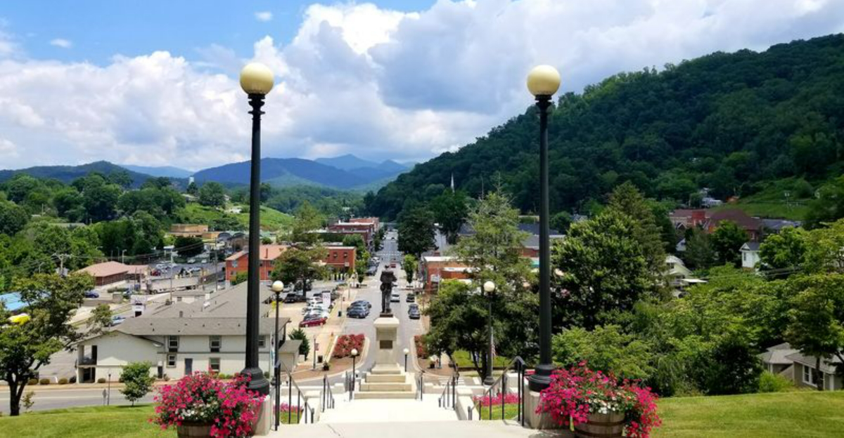 These Small Town Main Streets In North Carolina Make Every Visit Feel Special 2 - Decor Hint