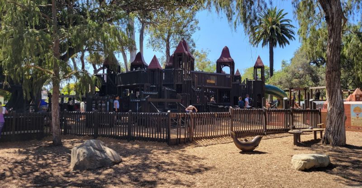This Beloved California Castle Playground Was Built By Hundreds Of Community Volunteers - Decor Hint