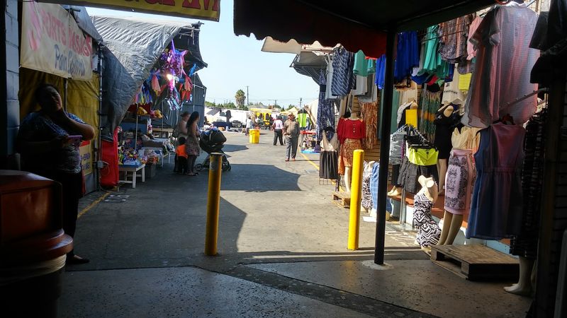 This 15-Acre California Flea Market Has Deals So Good, You'll Need A Bigger Car - Decor Hint Over 450 Vendors Show Up Every Single Day