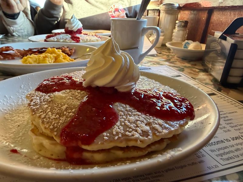 This Cozy Mountain Breakfast Spot In North Carolina Is Worth Waking Up Early For - Decor Hint Fluffy Pancakes That Make Early Mornings Worth It