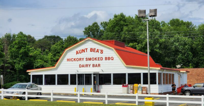 This Iconic Mount Airy, North Carolina BBQ Spot Is The Heart Of Andy Griffith’s Hometown