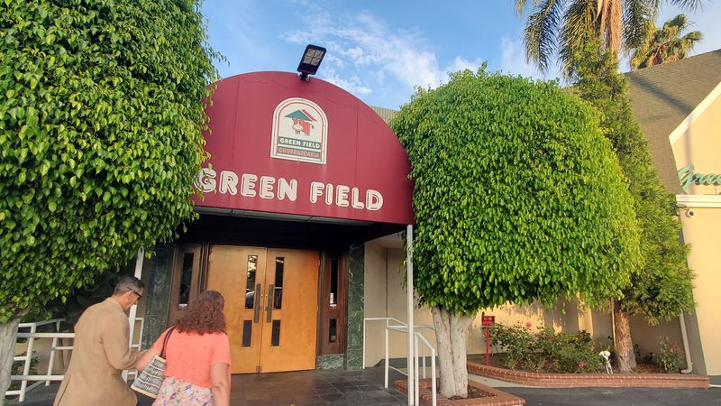 This Is One Of The Best Places In California To Get All-You-Can-Eat Brazilian BBQ Without The Hefty Price Tag - Decor Hint A Convenient Location With Ample Parking Along PCH