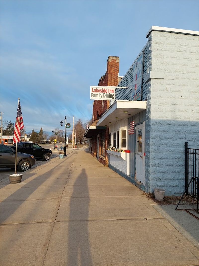 This Lakeside Michigan Spot Is Famous For Fried Fish That Steals The Show - Decor Hint The Lakeside Setting That Sets The Mood