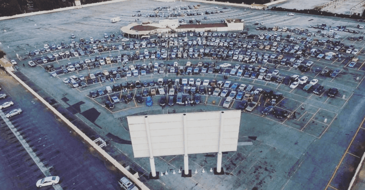 This Retro Movie Night At A California Drive In Theatre Is Perfect For Spring 2026 - Decor Hint