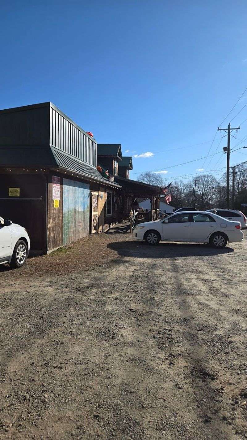 This Unassuming North Carolina Cabin Serves Southern Comfort Food People Rave About - Decor Hint The Story Behind It All