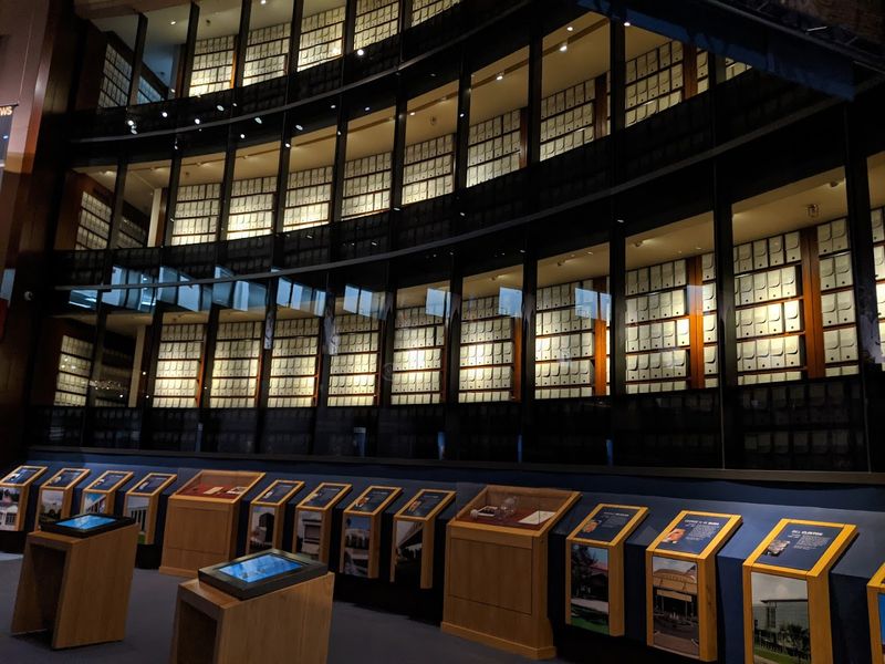 This Unique Atlanta Georgia Museum Allows You To Experience The Daily Life Of A US President - Decor Hint Full-Scale Oval Office Replica