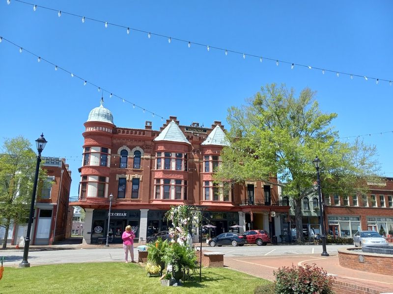 This 2026 List Reveals 16 Georgia Cities Where $1,200 A Month Covers Retirement - Decor Hint Washington