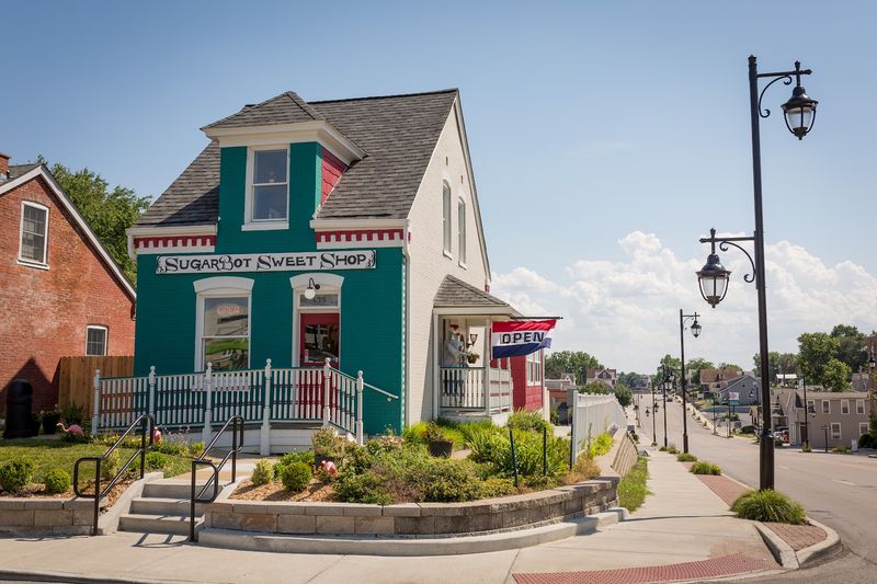 Missouri Is Hiding Some Seriously Good Dessert Spots And These Hole-In-The-Wall Shops Are Worth Every Mile - Decor Hint SugarBot Sweet Shop