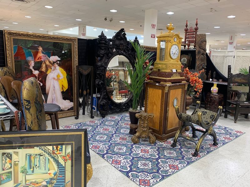 This Treasure-Filled Marketplace Scott Antique Markets Atlanta Georgia Is A 2026 Must-Visit - Decor Hint Furniture Finds That Range From Early American to French Provincial