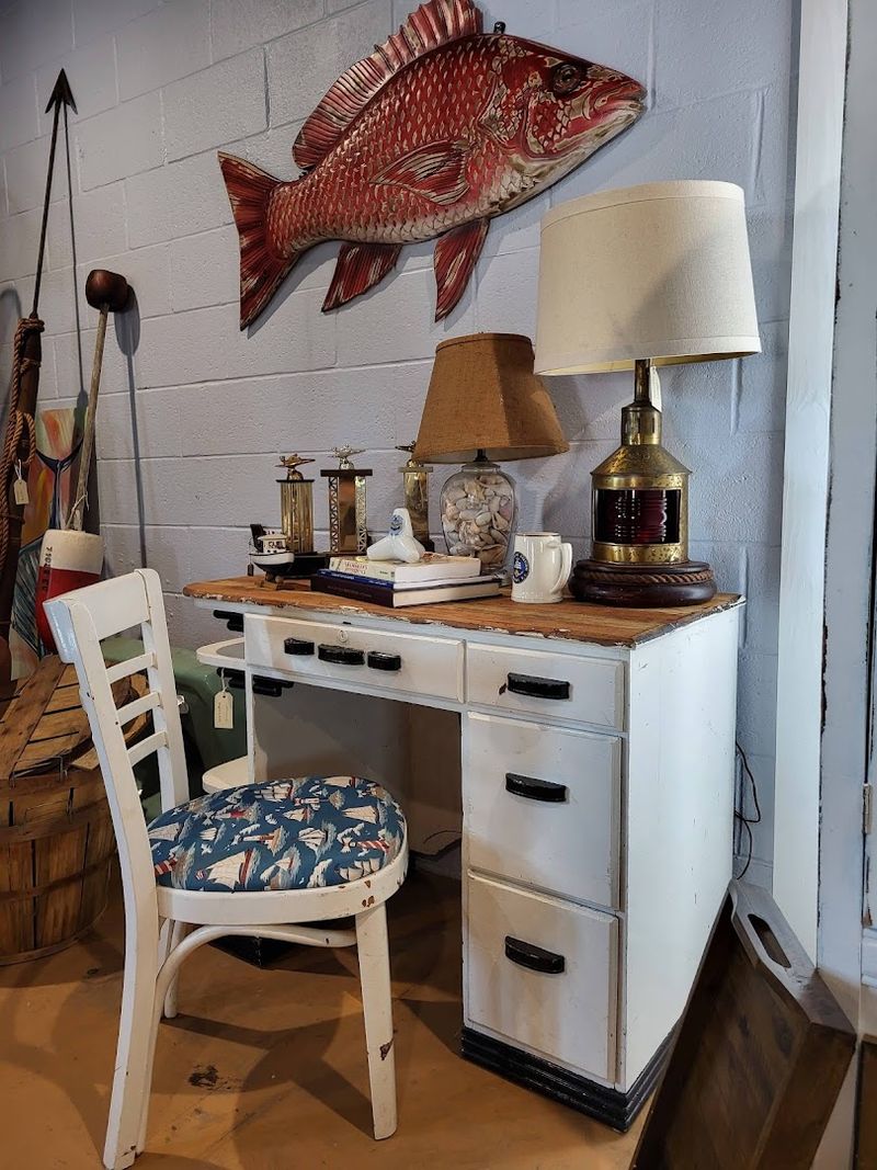 You Could Spend Hours Inside These North Carolina Vintage Markets And Still Feel Like You Missed Something - Decor Hint Angler's Attic