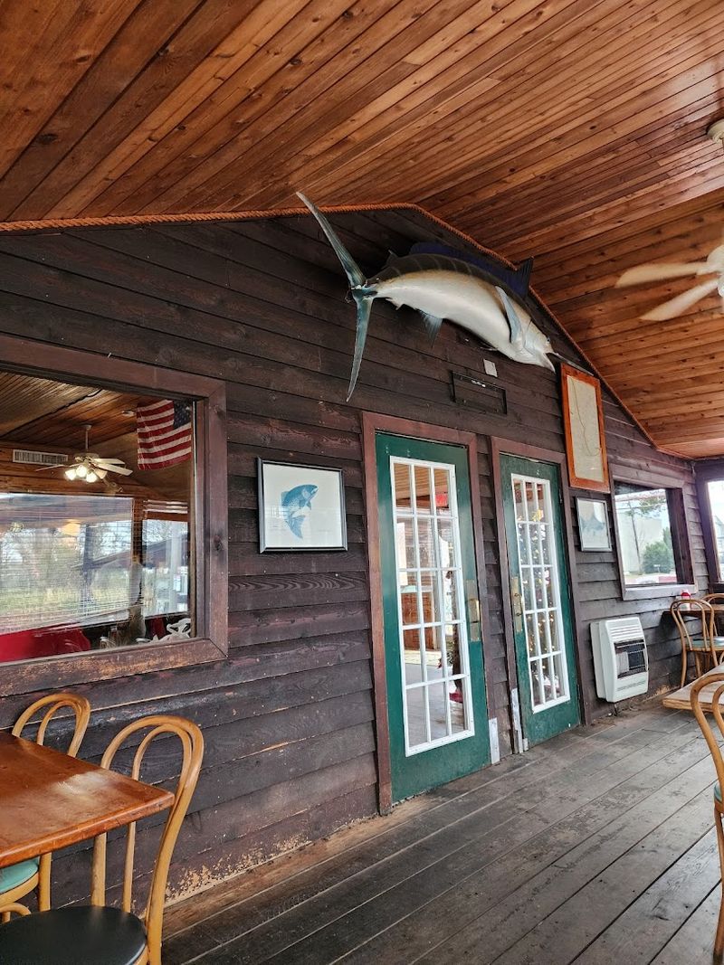 Full Bar Service and Cocktails