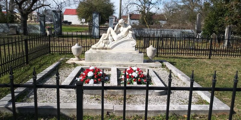 This Historic Small Town In Georgia Is Perfect For Relaxing Weekend Getaways - Decor Hint Historic Cemeteries and Old Cemetery