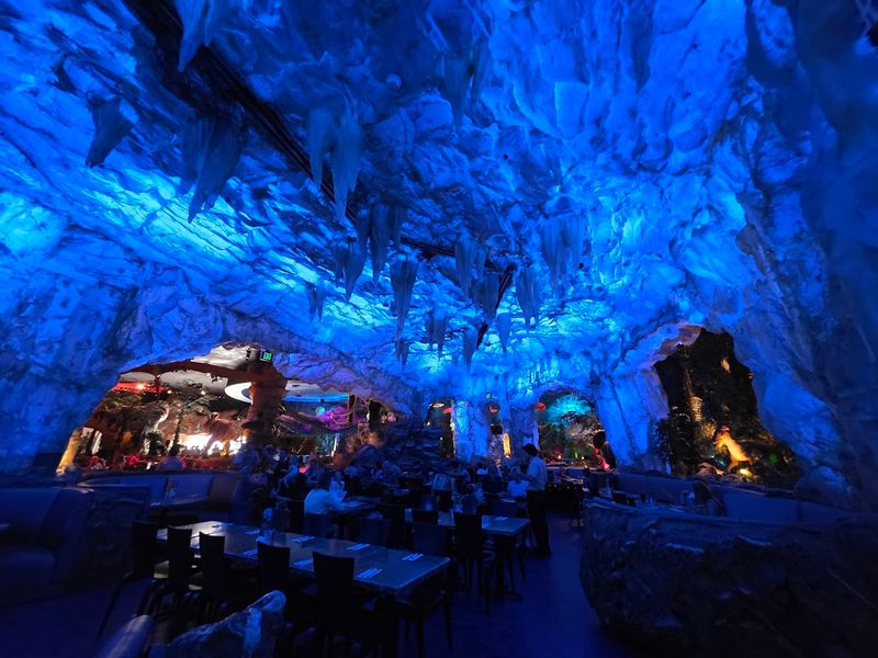 13 Florida Unusual Restaurants You Have To See To Believe - Decor Hint T-Rex Cafe, Lake Buena Vista