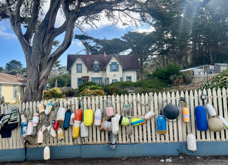 This Historic Lighthouse In California Hides One Of The Coolest Hostels In The US - Decor Hint The Rooms, Bunks, And Shared Spaces Inside