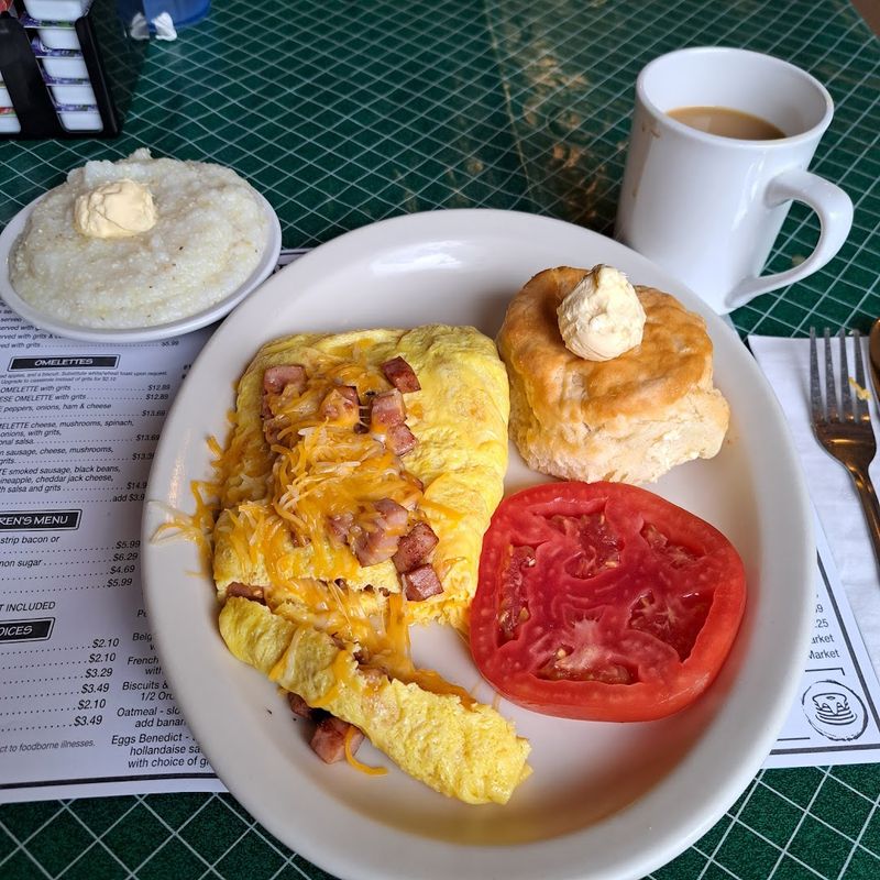 This Cozy Mountain Breakfast Spot In North Carolina Is Worth Waking Up Early For - Decor Hint Simple Breakfast Comfort Done Right