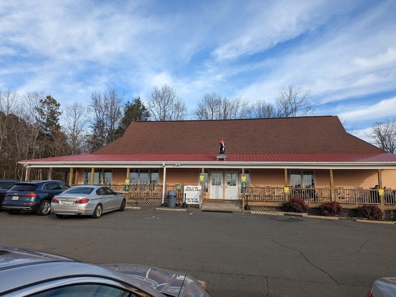 15 Ice Cream Shops In North Carolina Locals Love For A Sweet Treat - Decor Hint Maple View Farm Ice Cream, Hillsborough, NC
