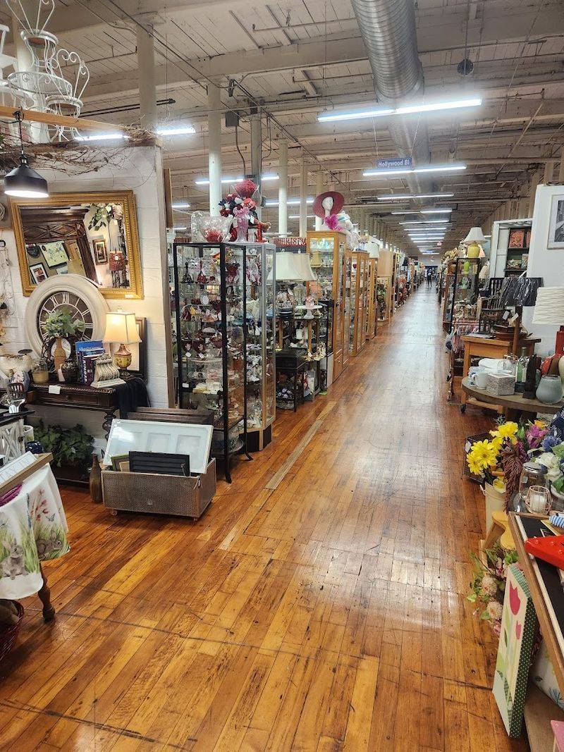 Catawba River Antique Mall, Belmont