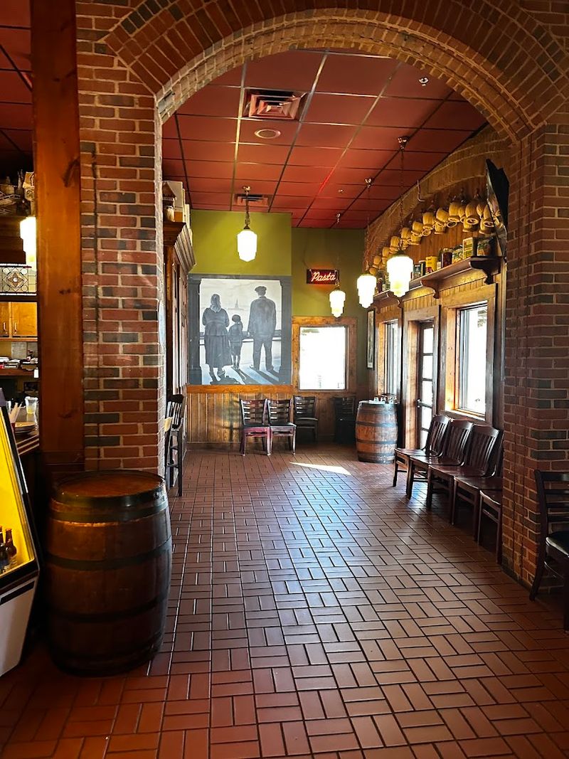 A Cozy Old-School Italian Restaurant Atmosphere