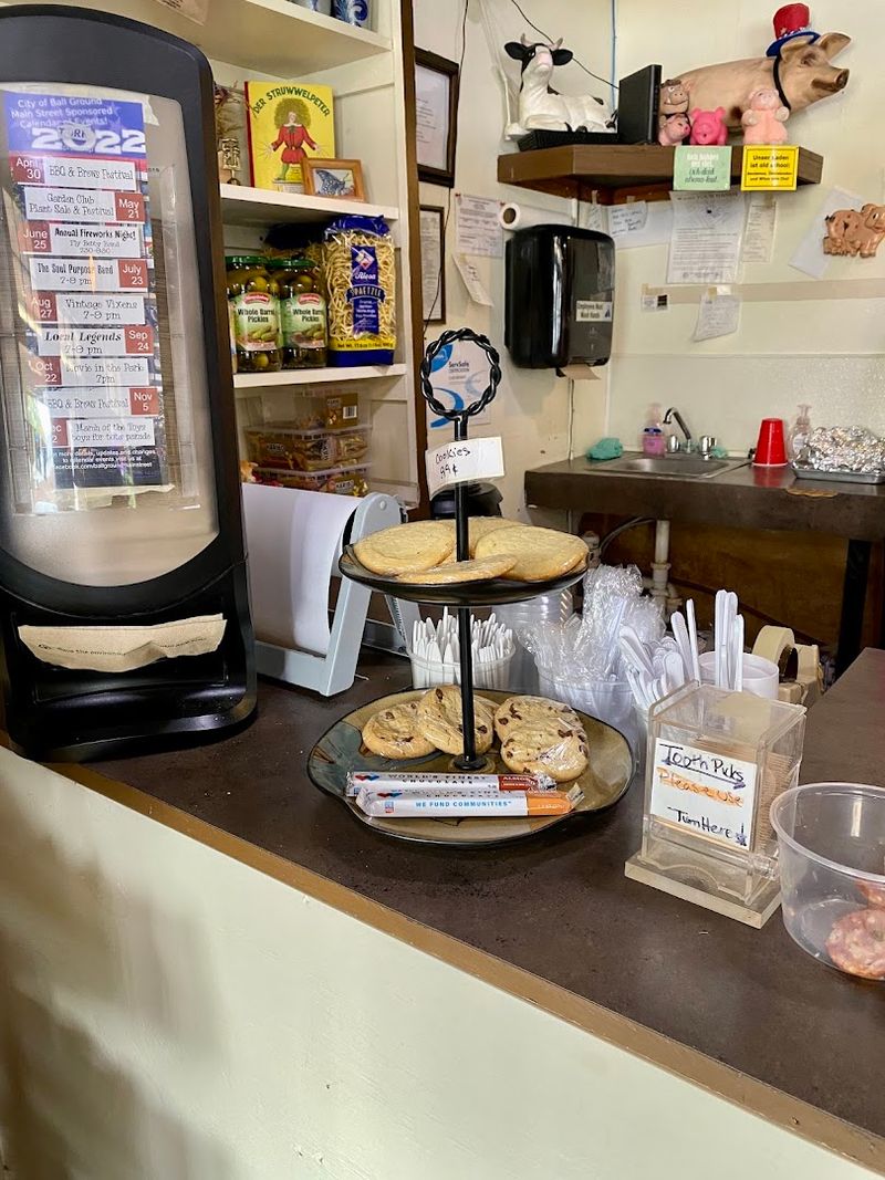 A Casual European Street-Food Atmosphere